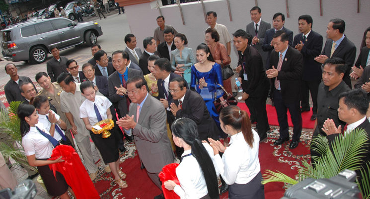 Acting Prime Minister Samdech Krohom Sar Kheng invites to open the new School of Human Resource University